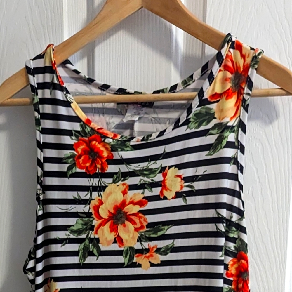 Discreet women's floral and stripe maxi dress SZ: XL
